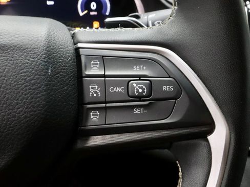 Used 2024 Jeep Grand Cherokee Altitude AWD/4WD image 29