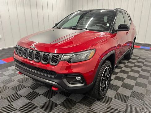 Used 2025 Jeep Compass Trailhawk AWD/4WD image 8