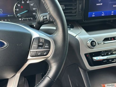 Used 2022 Ford Explorer XLT AWD/4WD image 18