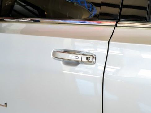 Used 2022 GMC Yukon XL Denali image 43