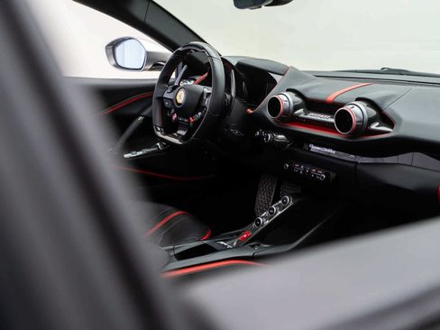 Used 2022 Ferrari 812 GTS RWD image 32