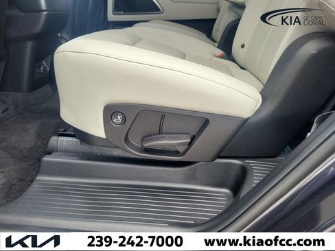 Certified 2025 Kia Telluride EX w/ EX Captain's Chair Package FWD image 13