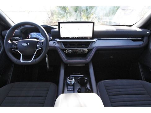 Used 2025 Ford Explorer ST-Line image 9