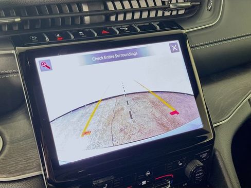 New 2025 Jeep Grand Cherokee L Limited image 17