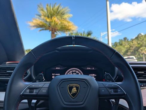 Used 2021 Lamborghini Urus AWD/4WD image 32