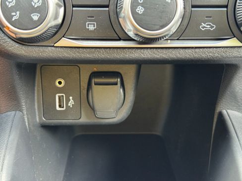 Used 2021 Nissan Versa SV FWD image 24