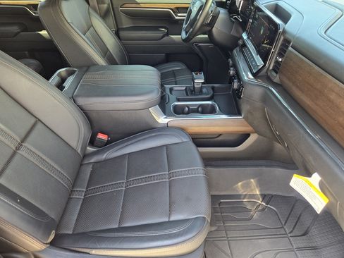 Used 2024 Chevrolet Silverado 1500 High Country w/ High Country Premium Package AWD/4WD image 15