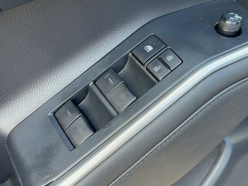 Used 2022 Toyota Highlander XSE FWD image 15