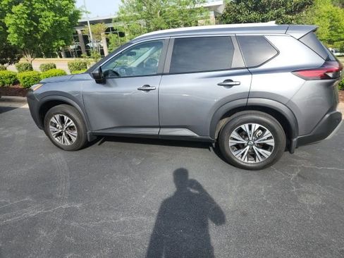 Used 2023 Nissan Rogue SV w/ SV Premium B Package image 3