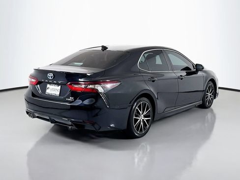 Used 2022 Toyota Camry SE FWD image 5