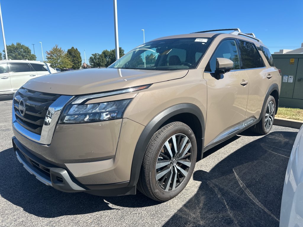 Certified 2025 Nissan Pathfinder Platinum w/ Cargo Package AWD/4WD image 1