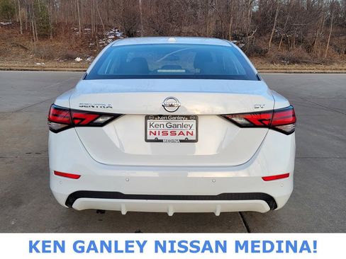 Used 2023 Nissan Sentra SV image 4