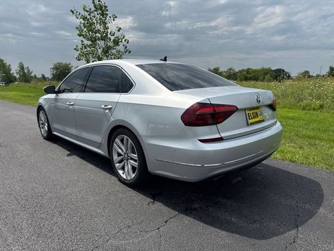 Used 2017 Volkswagen Passat 1.8T SEL Premium FWD image 3