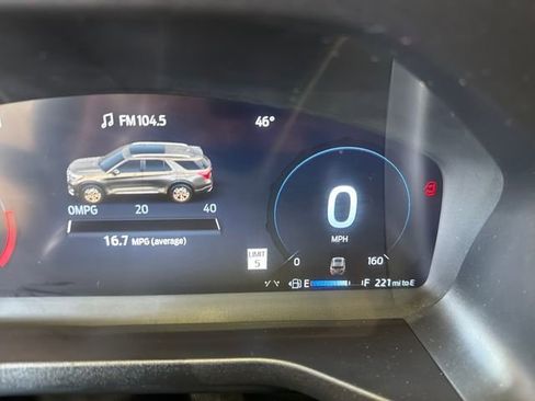 Used 2025 Ford Explorer ST-Line w/ ST-Line Street Pack image 17