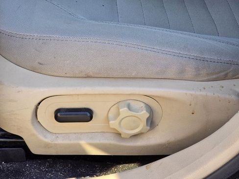 Used 2018 Ford Taurus SE image 12