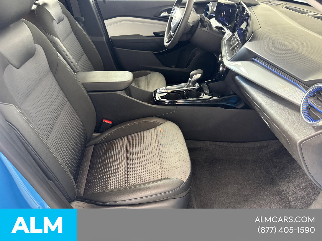 Used 2025 Chevrolet Trax LT FWD image 16