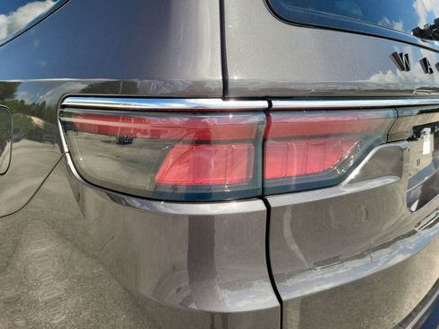 New 2025 Jeep Wagoneer Series III w/ Quick Order Package 25C Super image 6