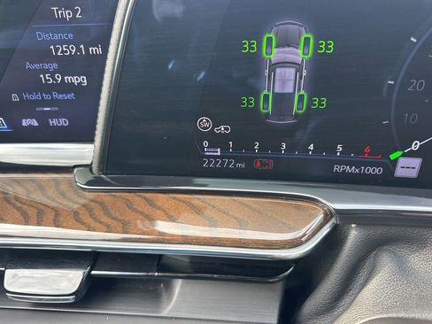 Used 2024 Cadillac Escalade ESV Premium Luxury Platinum image 28