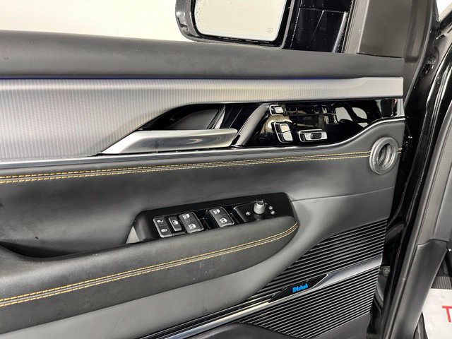 Used 2023 Jeep Grand Wagoneer L Series III w/ Rear Seat Video Group 1 AWD/4WD image 11