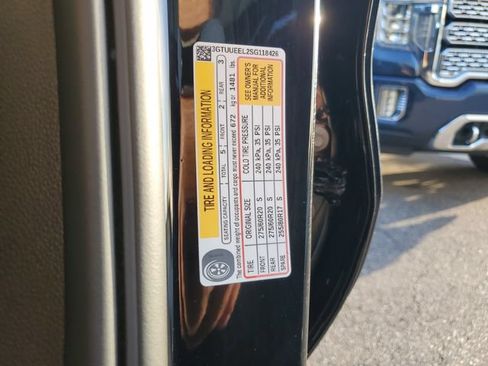 Used 2025 GMC Sierra 1500 AT4 w/ AT4 Premium Package AWD/4WD image 32