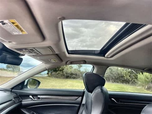 Certified 2018 Honda Accord Touring image 33