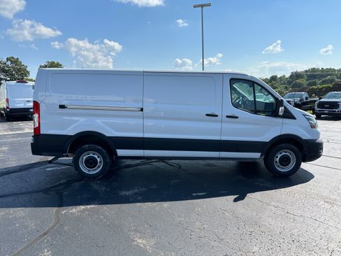 Used 2025 Ford Transit 150 Low Roof RWD image 5
