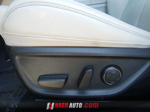 Used 2022 Genesis G70 2.0T RWD image 45