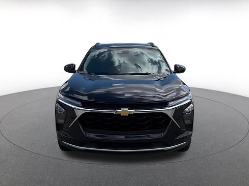 Used 2025 Chevrolet Trax LT w/ LT Convenience Package FWD image 4