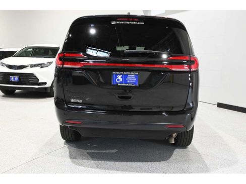 Used 2023 Chrysler Pacifica Touring-L w/ S Appearance Package FWD image 7