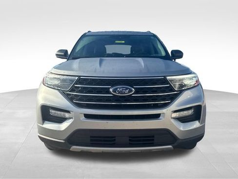 Used 2021 Ford Explorer XLT w/ Equipment Group 202A AWD/4WD image 2