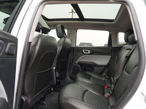 Used 2022 Jeep Compass Latitude w/ Sun and Sound Group AWD/4WD image 19