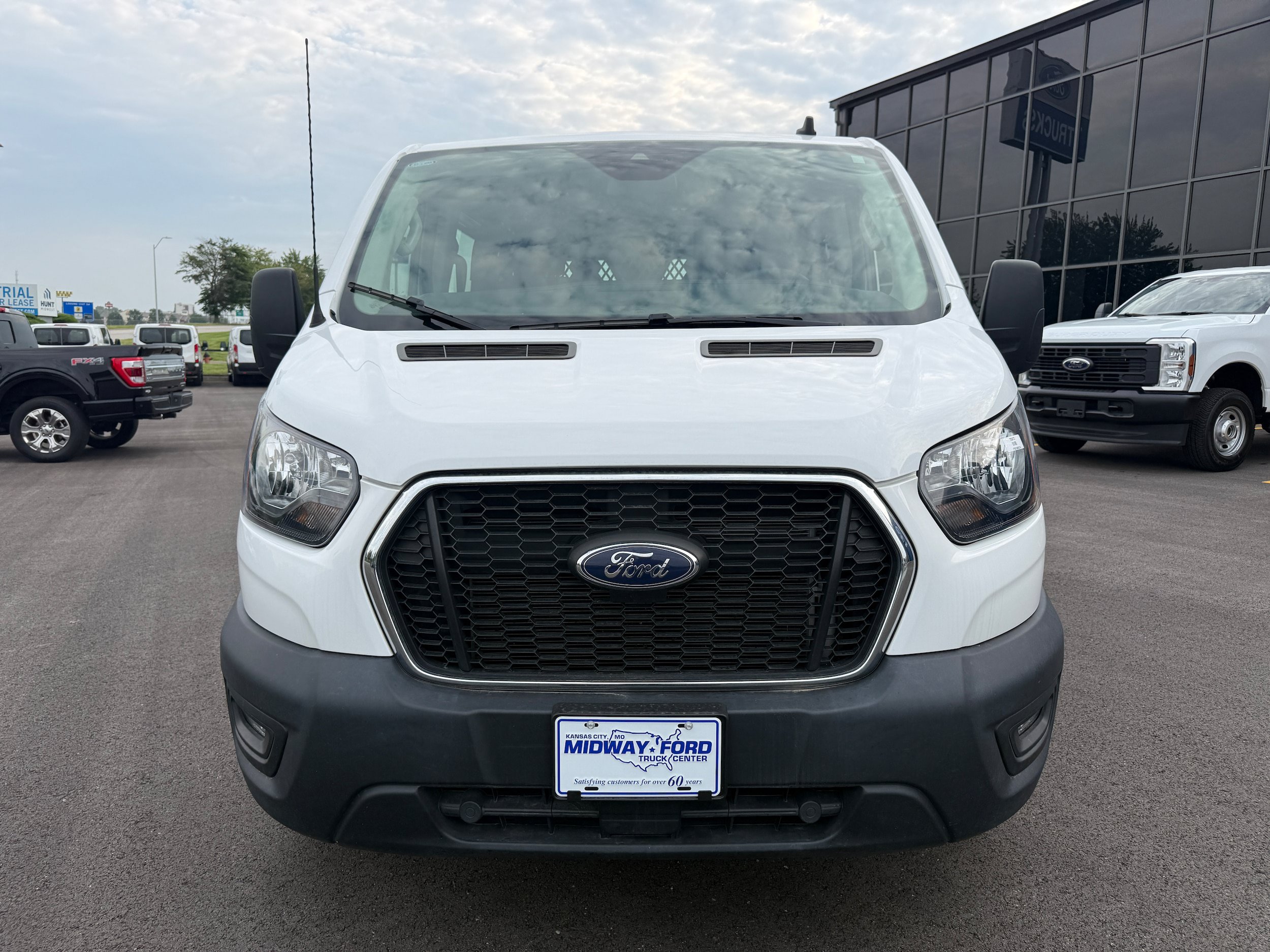 Used 2024 Ford Transit 250 Low Roof w/ Exterior Upgrade Package RWD image 3