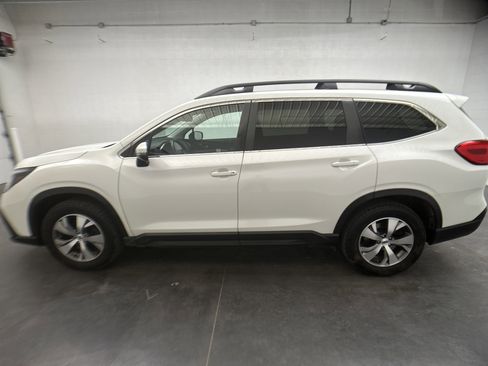 Used 2023 Subaru Ascent Premium image 6