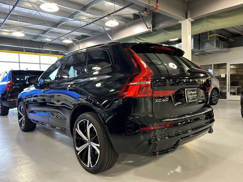 Certified 2023 Volvo XC60 T8 Ultimate w/ Climate Package AWD/4WD image 4