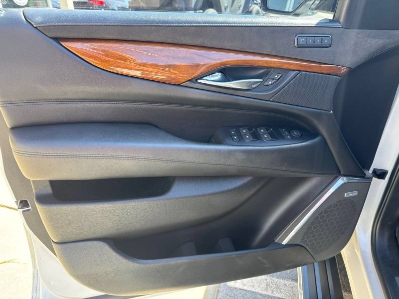 Used 2018 Cadillac Escalade ESV Premium Luxury RWD image 13