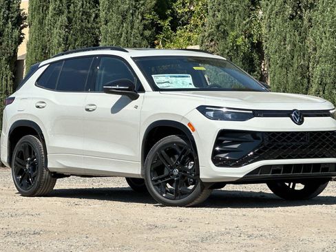 New 2026 Volkswagen Tiguan SE R-Line AWD/4WD image 2
