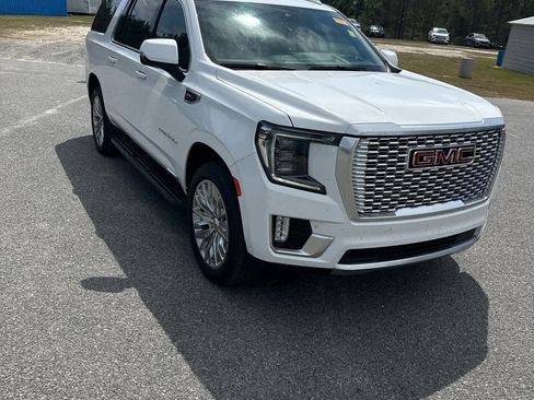 Used 2024 GMC Yukon XL Denali w/ Advanced Technology Package image 5