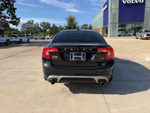 Used 2018 Volvo S60 T5 Dynamic w/ Vision Package FWD image 5