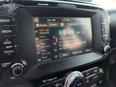Used 2018 Kia Soul ! FWD image 28