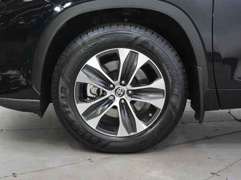 Used 2020 Toyota Highlander XLE w/ Protection Package #3 AWD/4WD image 31