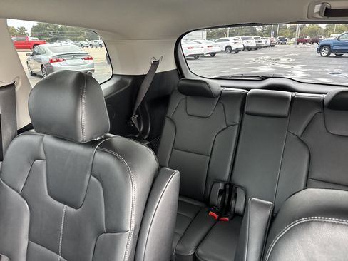 Used 2024 Kia Telluride EX w/ EX Captain's Chair Package image 13