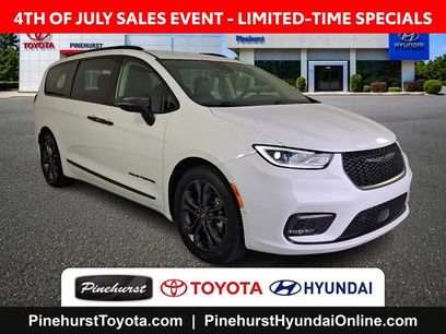 Used 2024 Chrysler Pacifica Touring-L w/ Road Tripper Package