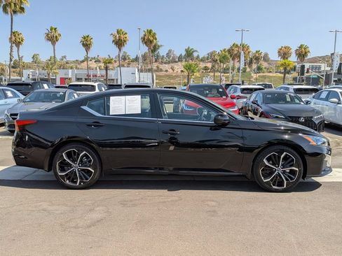 Used 2023 Nissan Altima 2.5 SR FWD image 3