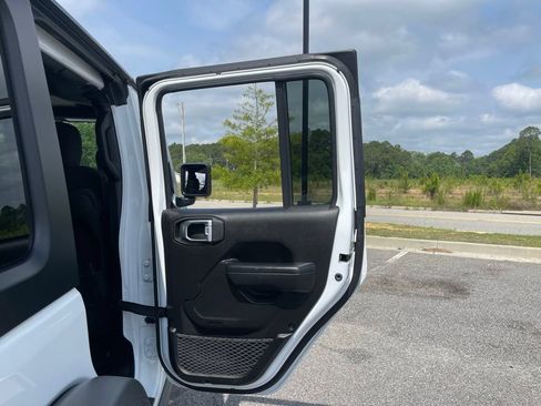 Used 2024 Jeep Wrangler Unlimited Rubicon 4xe w/ Convenience Group AWD/4WD image 46