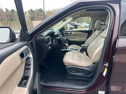 Used 2022 Ford Explorer XLT w/ Equipment Group 202A AWD/4WD image 34