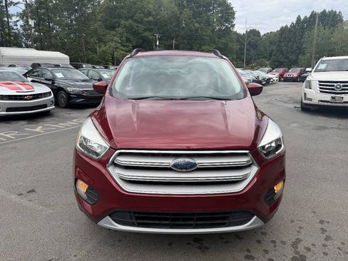 Used 2018 Ford Escape SE w/ SE Sync 3 Package FWD image 2