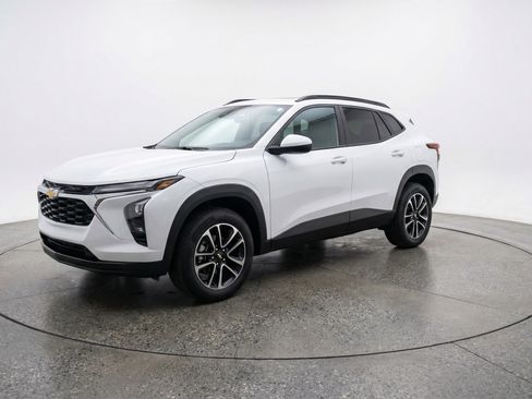 Used 2025 Chevrolet TrailBlazer LT w/ Driver Confidence Package image 3