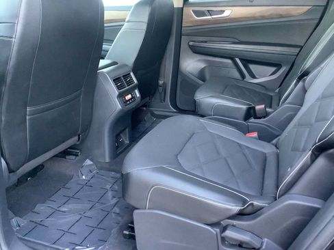 Used 2024 Volkswagen Atlas SE AWD/4WD image 12