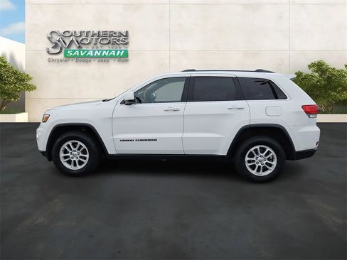 Used 2019 Jeep Grand Cherokee Laredo image 2
