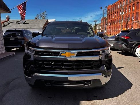 Used 2024 Chevrolet Silverado 1500 LT AWD/4WD image 2